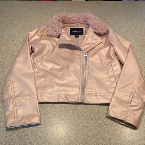 Kids short pink faux leather jacket - Picture 2 of 3